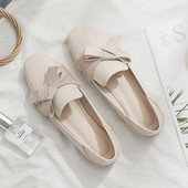 Moderne ženske kožne cipele s trakom i ravnim potplatom