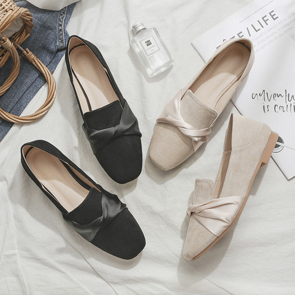 Lapos talpú női velúr cipő