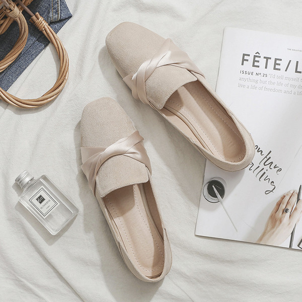 Lapos talpú női velúr cipő