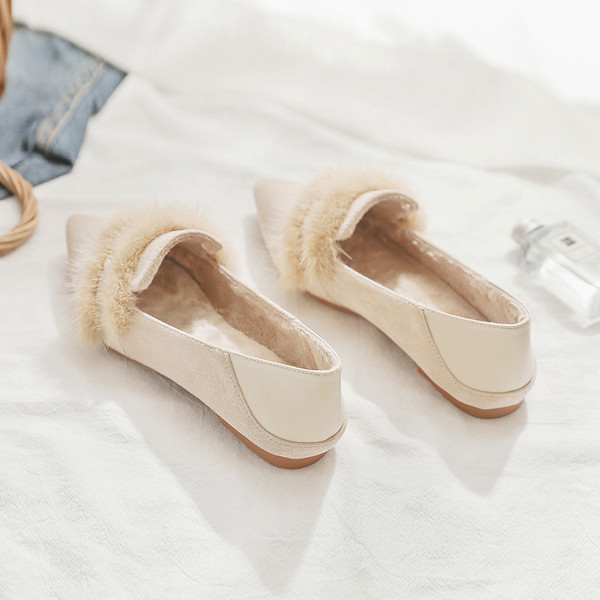 Alkalmi női cipő pehelyes - hegyes modellel