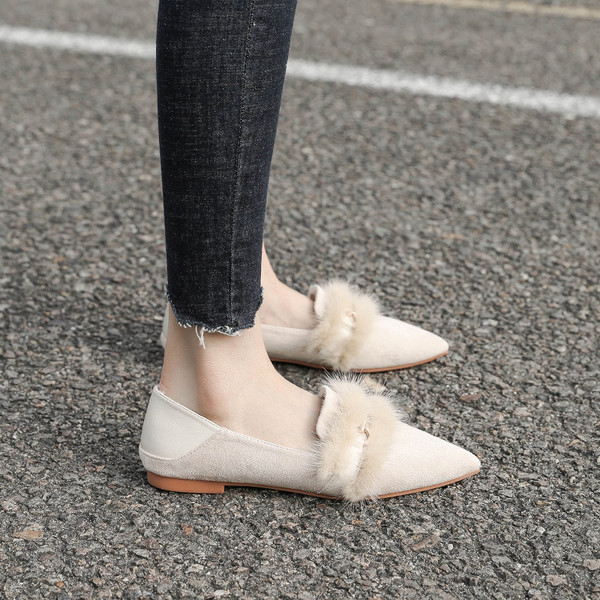 Alkalmi női cipő pehelyes - hegyes modellel