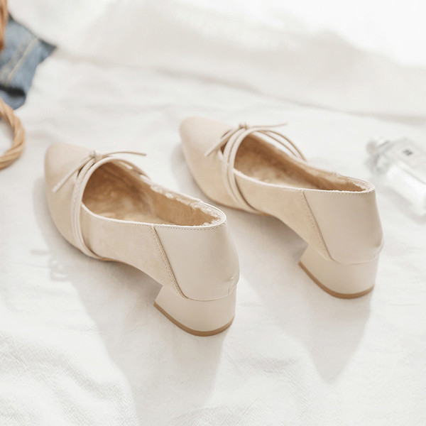 Női alkalmi cipő szalaggal és meleg béléssel