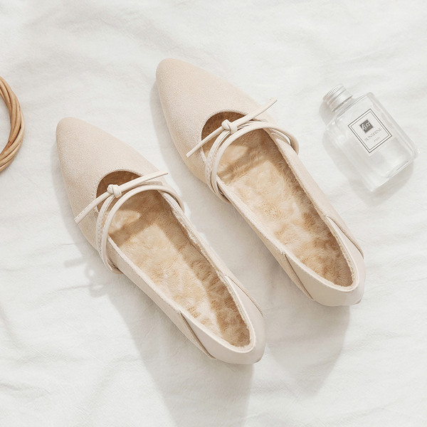 Női alkalmi cipő szalaggal és meleg béléssel