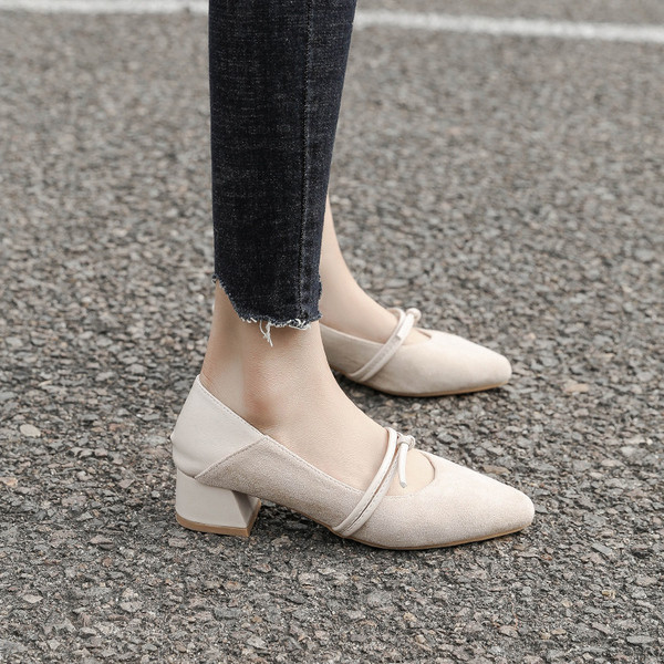 Női alkalmi cipő szalaggal és meleg béléssel