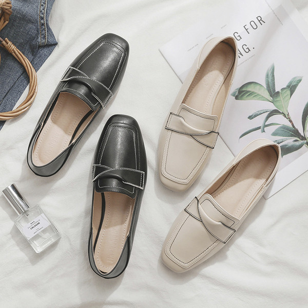 Lapos talpú női bőrcipő új modellje