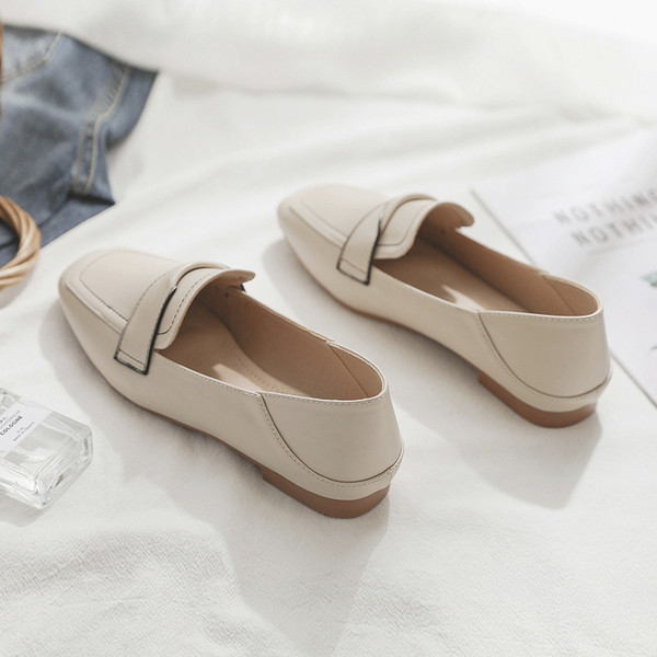 Lapos talpú női bőrcipő új modellje