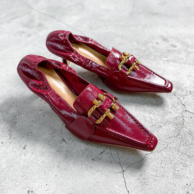 Női öko bőr cipő fém díszítéssel - hegyes modell