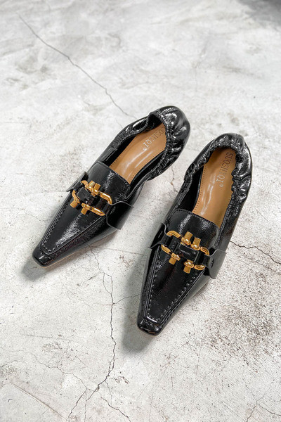 Női öko bőr cipő fém díszítéssel - hegyes modell