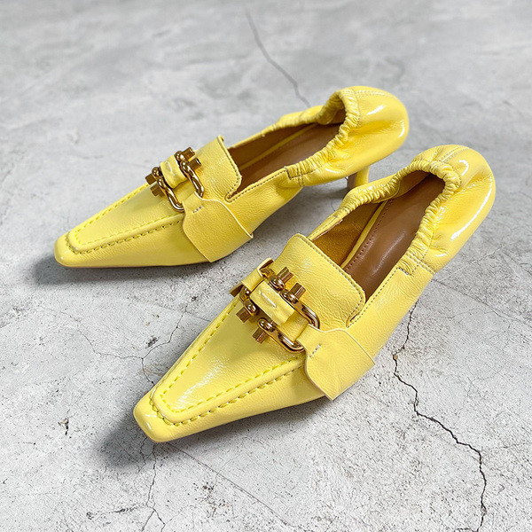 Női öko bőr cipő fém díszítéssel - hegyes modell