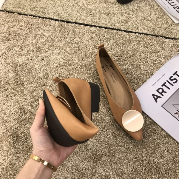 Alkalmi női hegyes műbőr cipő