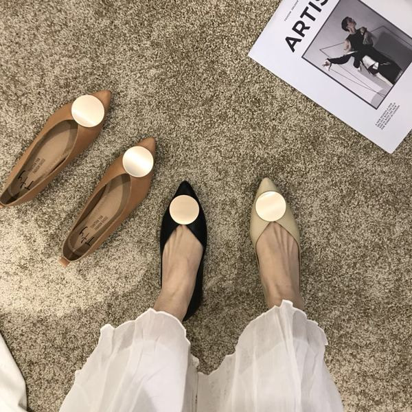 Alkalmi női hegyes műbőr cipő