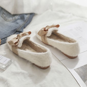 Női pehelycipő szalaggal, lapos talppal