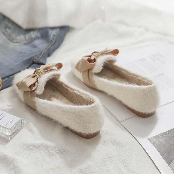 Női pehelycipő szalaggal, lapos talppal