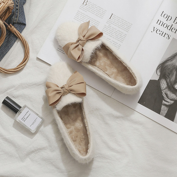 Női pehelycipő szalaggal, lapos talppal