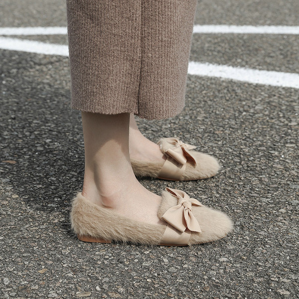 Női pehelycipő szalaggal, lapos talppal