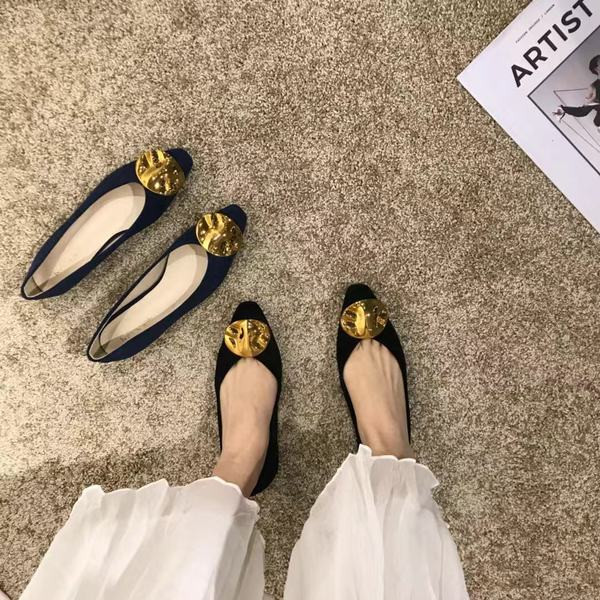 Alkalmi női hegyes cipő alacsony, négyzet alakú sarokkal