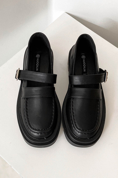 Női alkalmi cipő eko bőrből, lapos talppal és csattal