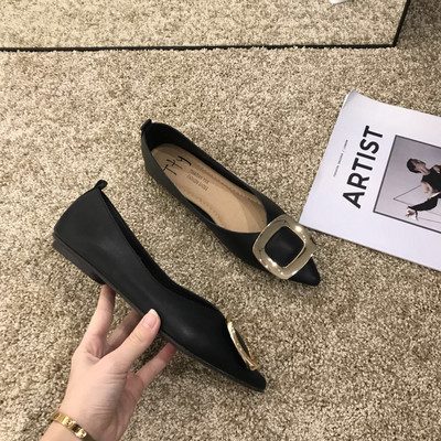 Női hegyes műbőr cipő új modellje