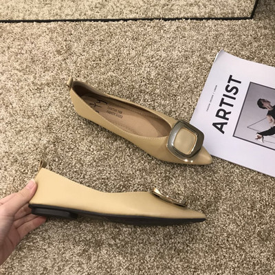 Női hegyes műbőr cipő új modellje