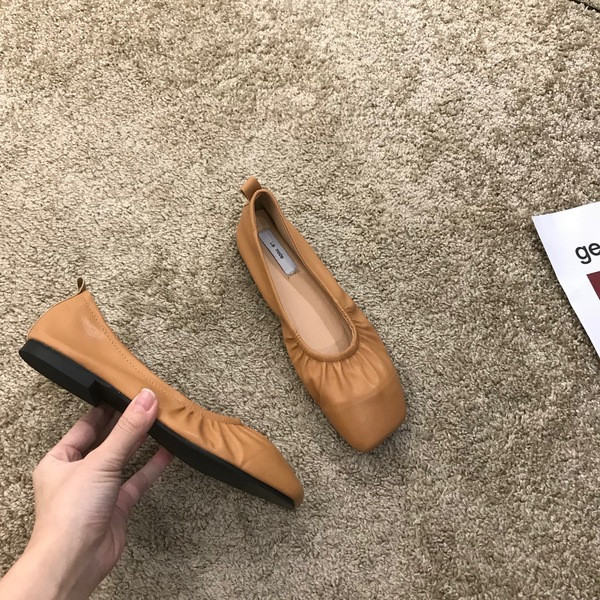 Lapos talpú női bőrcipő