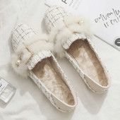 Stílusos női cipő pehely és lapos talppal