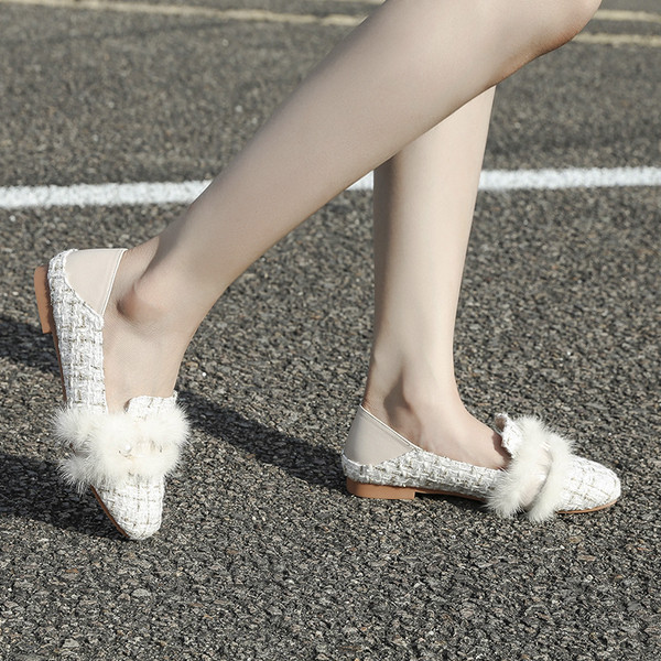 Stílusos női cipő pehely és lapos talppal