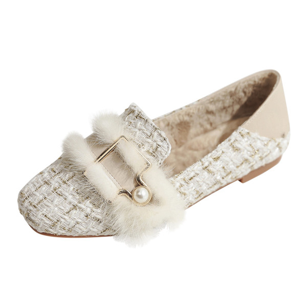 Stílusos női cipő pehely és lapos talppal