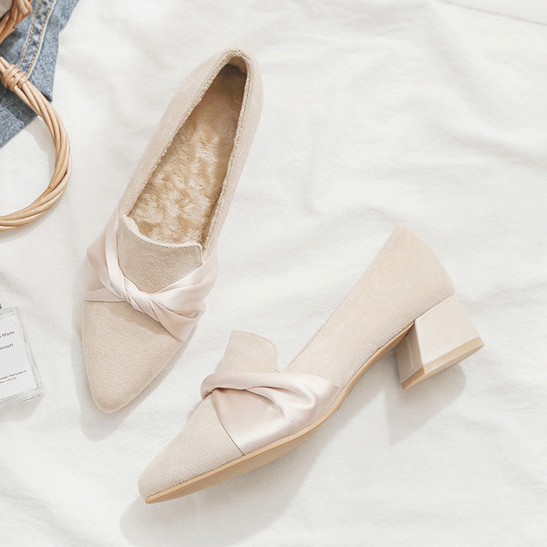 Modern női cipő meleg béléssel - hegyes modell