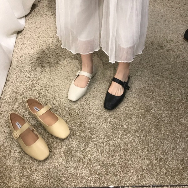 Alkalmi női cipő pánttal - eco bőr