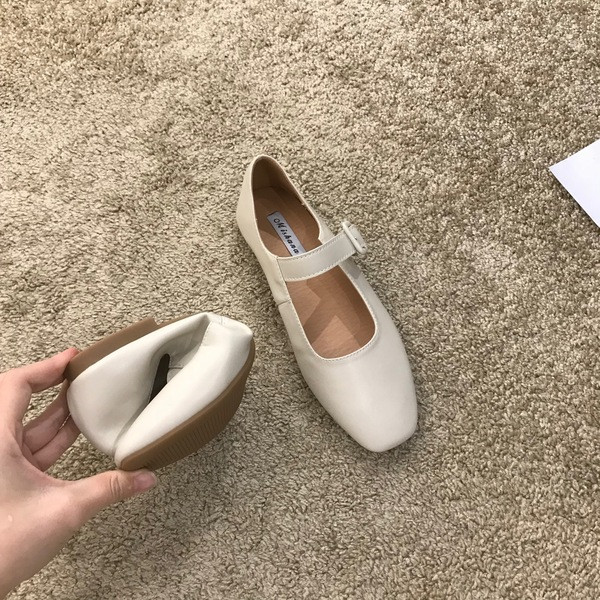 Alkalmi női cipő pánttal - eco bőr