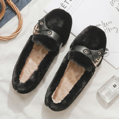 Modern női pehelycipő csattal