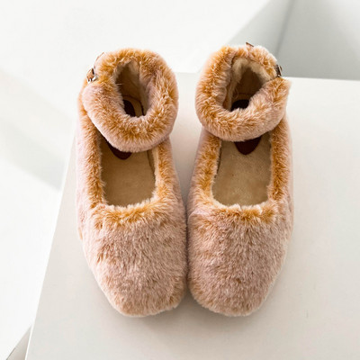 Modern női cipő lapos talppal és pehellyel