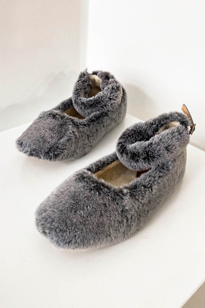 Modern női cipő lapos talppal és pehellyel