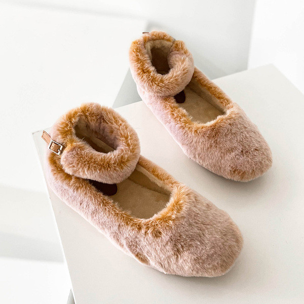 Modern női cipő lapos talppal és pehellyel