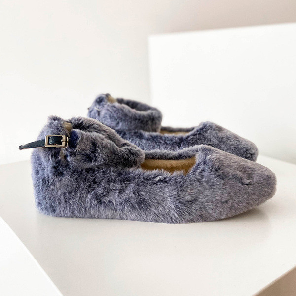 Modern női cipő lapos talppal és pehellyel