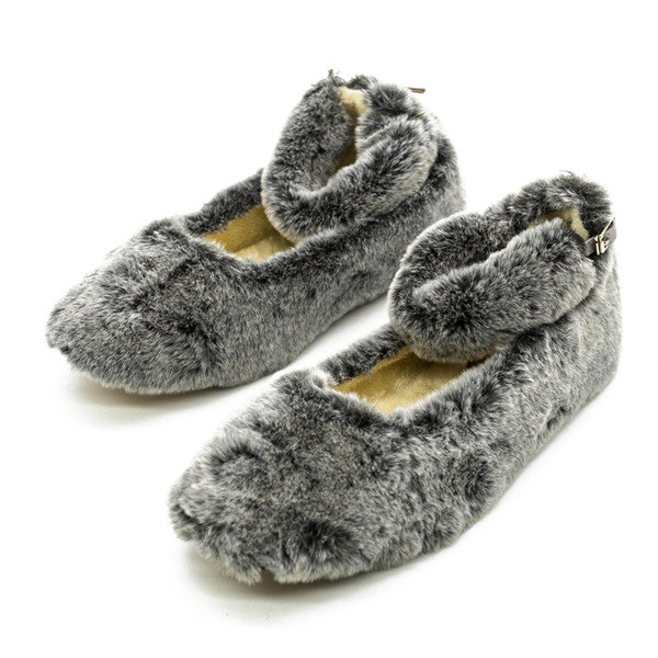 Modern női cipő lapos talppal és pehellyel