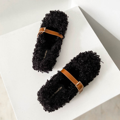 Női plüss cipő lapos talppal és bőrpánttal