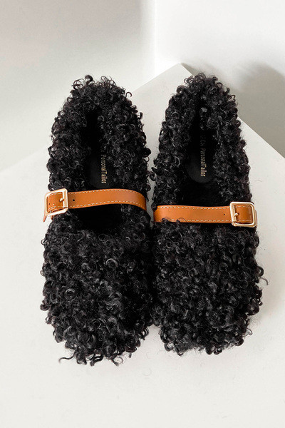 Női plüss cipő lapos talppal és bőrpánttal