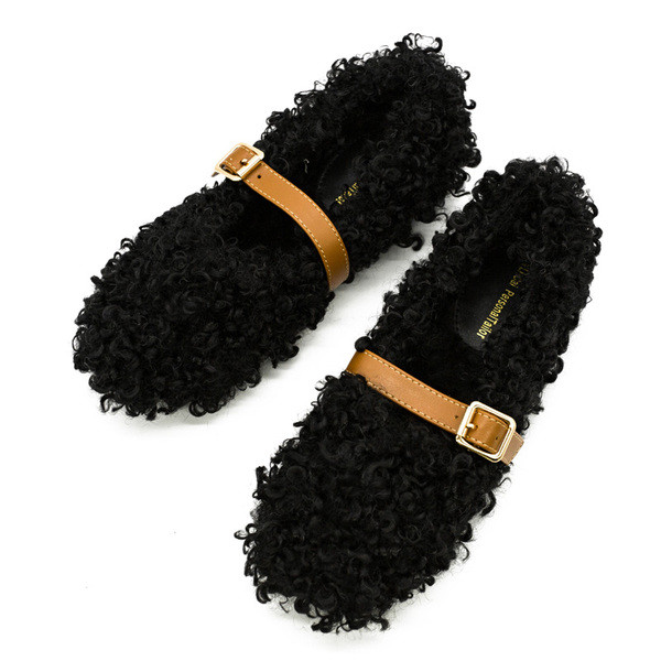 Női plüss cipő lapos talppal és bőrpánttal