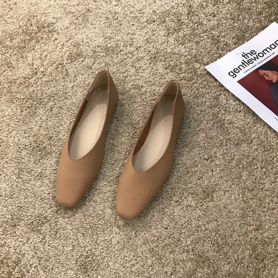 Egyszínű, lapos talpú női bőrcipő