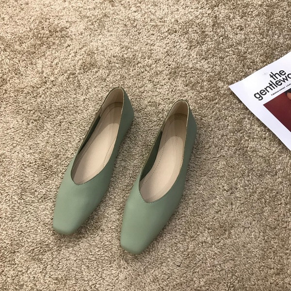 Egyszínű, lapos talpú női bőrcipő