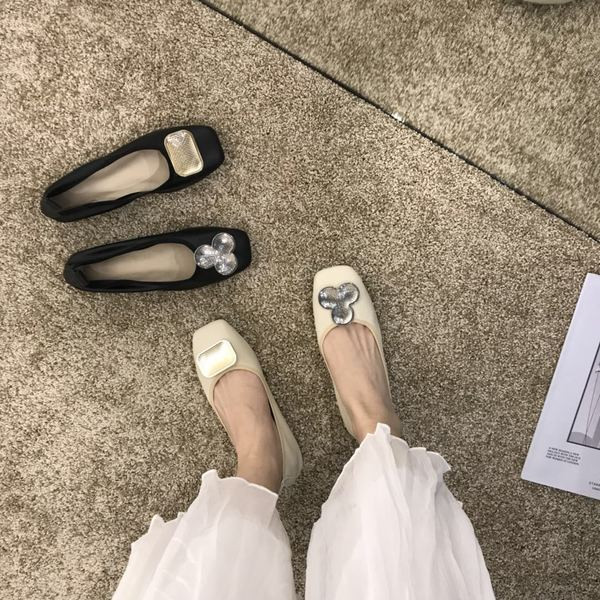 Női alkalmi cipő új modellje műbőr retro stílusban