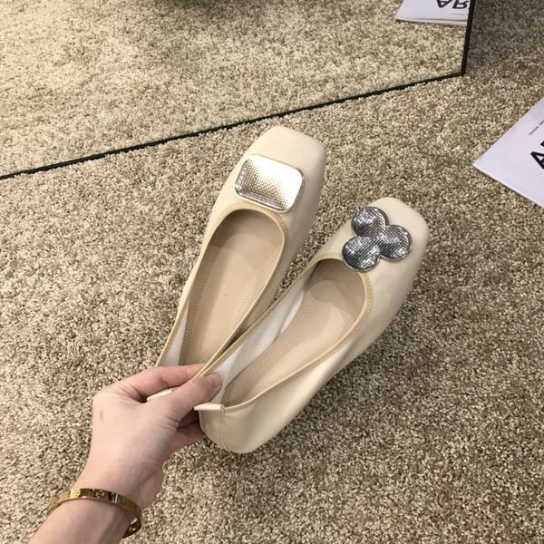 Női alkalmi cipő új modellje műbőr retro stílusban