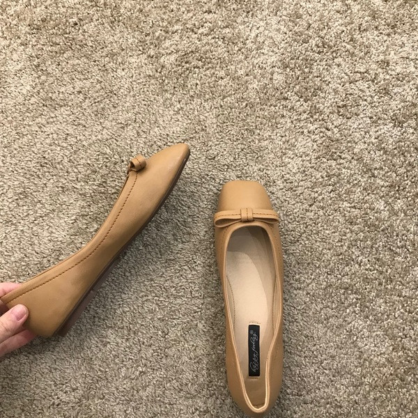 Alkalmi női cipő lapos talppal és szalaggal