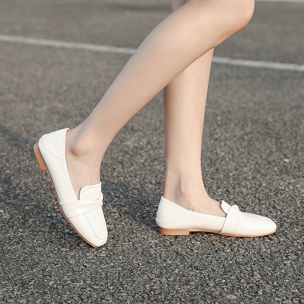 Alkalmi női bőrcipő meleg béléssel és lapos talppal