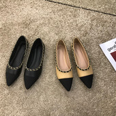 Kihegyezett női cipő modell fém lánccal