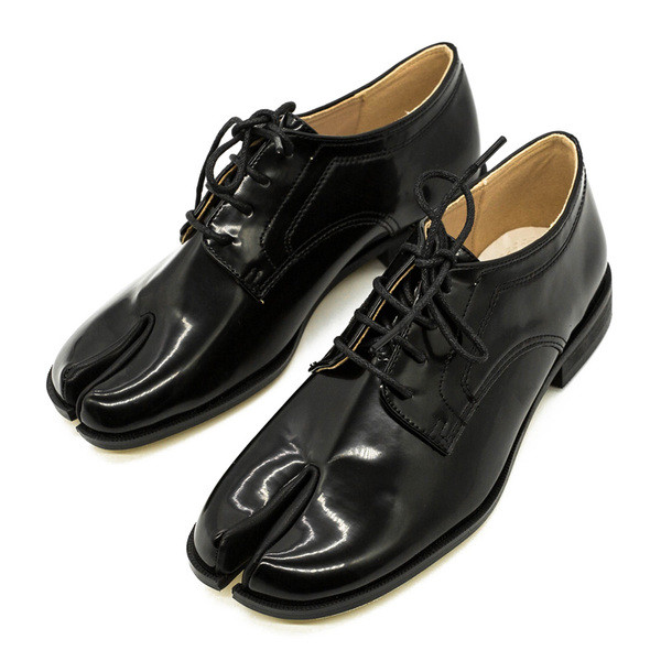 Új modell lakkbőr női cipő fűzős fekete színben