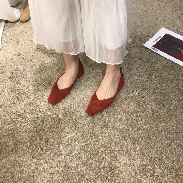 Egyszínű női cipő öko velúrból, lapos talppal