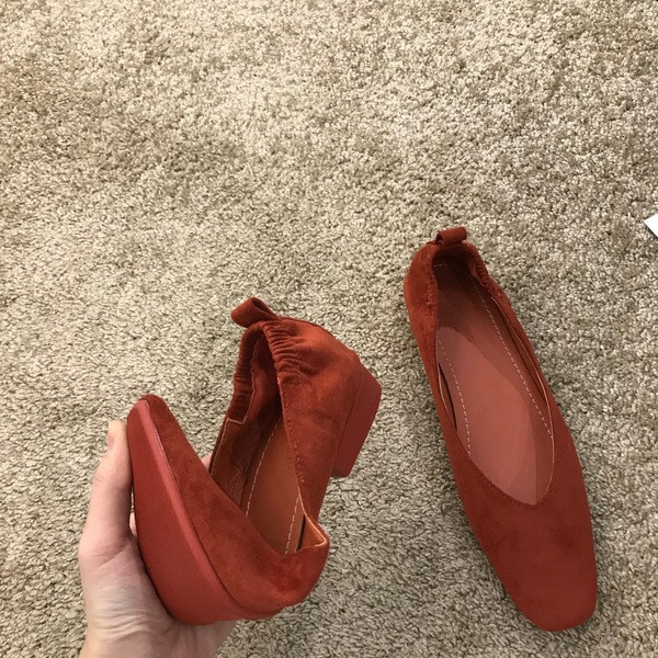 Egyszínű női cipő öko velúrból, lapos talppal