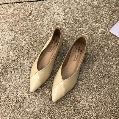 Női alkalmi cipő új modellje, szögletes sarokkal